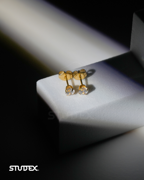 Goldene Ohrstecker mit Zirkonia